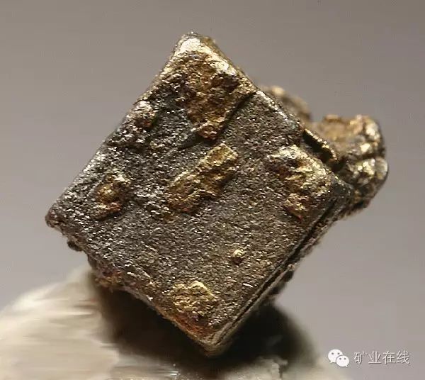 十大稀有金属矿石图片