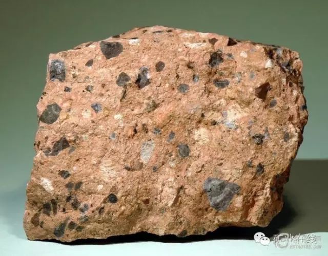 42 常被人误认为月球陨石的火山角砾岩