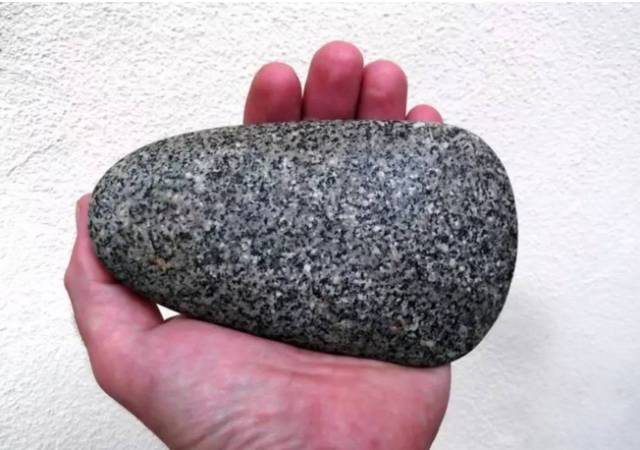 陨石是什么形状的是条状的还是圆形的