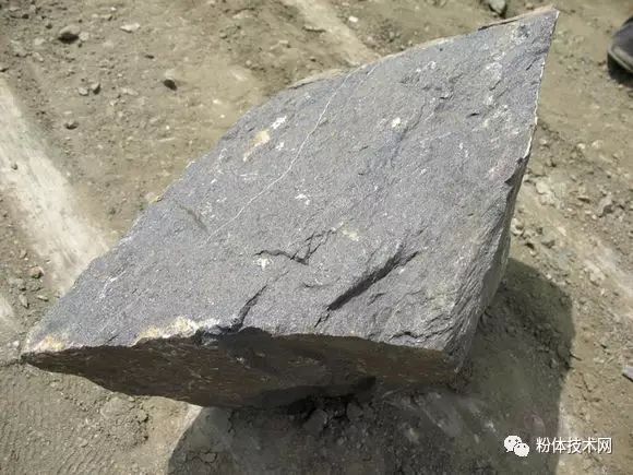 河南南阳发现38亿吨超大型水泥灰岩矿