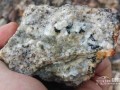 锂矿主要分为固体矿石锂矿和盐湖卤水锂矿