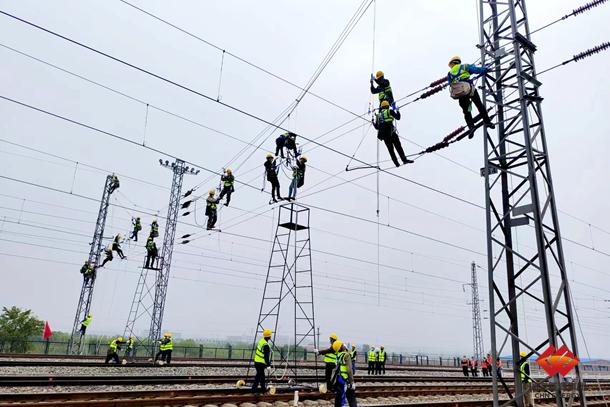 朔黄铁路开展接触网软横跨大修确保供电安全