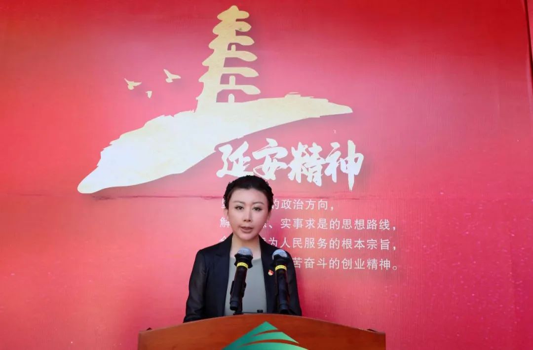 冉冉宣读《中国延安精神研究会关于成立"金川集团新时代延安精神研究