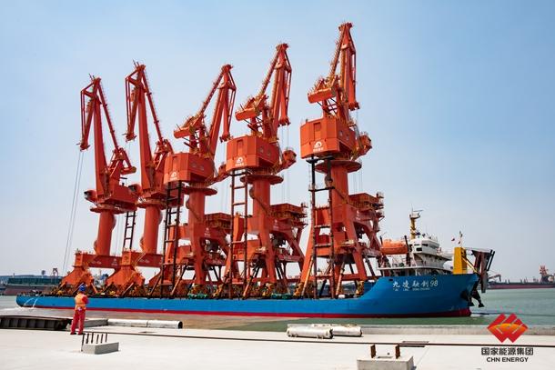 黄骅港务新增10台重型设备助力大物流发展