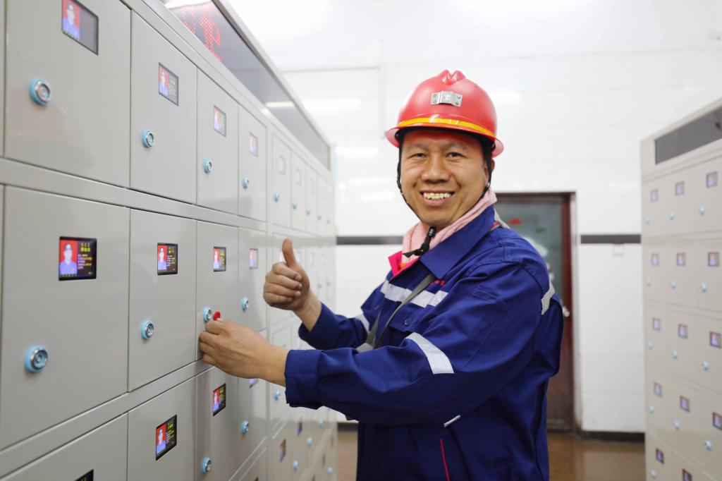 芦岭矿,许疃矿让矿灯"走进"智能充电柜__矿道网